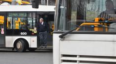 Krůček od tragédie: Autobus tlačil druhý z cesty, bylo v něm 36 dětí!