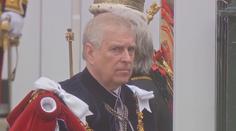 Princ Andrew se vzdá titulů a vyznamenání. Neustál nátlak médií a královské rodiny