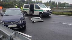 Auto u pražského letiště smetlo policejní hlídku!