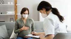 Těhotné ženy a očkování. SÚKL řekl, jaká rizika se s vakcínou na covid pojí