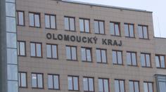 Vyšetřování krajského úřadu v Olomouci pokračuje. Policie obvinila 13 lidí