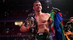 Du Plessis zůstává šampionem UFC. Stricklanda uboxoval i podruhé