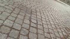 Kaluž krve a krvavé stopy na silnici vyděsily Lázně Bohdaneč!