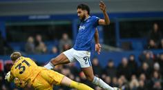 Kinský pochytal řadu šancí, přesto třikrát inkasoval. Obrana Spurs hořela