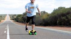 Po dálnici se proháněl skateboardista! Nahlásil ho překvapený řidič