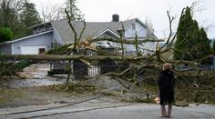 Meteorologická bomba zasáhla západ USA. Dva mrtví, statisíce lidí bez proudu