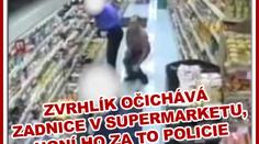 Zvrhlík očichává zadnice v supermarketu, honí ho za to policie