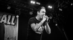 Frontman známé kapely podlehl rakovině. Lou Kollerovi bylo teprve 59 let