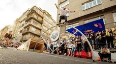 Extrémní skate závod Red Bull Steep Street se vrací do Prahy