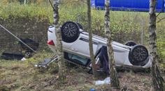 Po srážce s kamionem na D5 zůstal řidič zaklíněný v autě. Letěl pro něj vrtulník