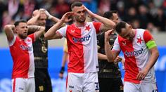 Boj o titul se zamotává. Slavia letos poprvé padla, navíc dohrávala v devíti
