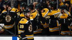 Boston pod novým trenérem vyhrál, přispěl i Pastrňák. Mrázek zazářil