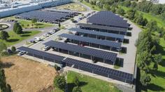 Parkoviště v Liberci zakryla solární elektrárna. Mohla by pohánět malé město