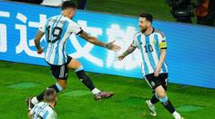 Slavný Messi dotáhl Argentinu k postupu. Proti Austrálii se ale nadřeli