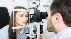 Krátkozrakost trápí stále více lidí. Doktorka radí, jak jí předcházet
