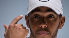 Hamilton a jeho tým v šoku: U hlav jsme měli pistole, přepadli nás!
