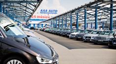 AAA AUTO snižuje před vánoci ceny aut až o 270 000 korun