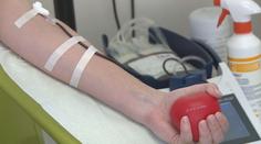 Mají opět operovat, nemocnicím ale chybí krev. Dárce odradila pandemie