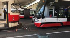 V Praze se srazily tramvaje! Pět lidí skončilo v nemocnici