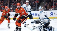 Povedený večer gólmanů. Vejmelka má sedmou nulu v NHL, Dobeš exceloval v nájezdech