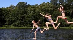 Tady se nekoupejte. Na sedmi koupalištích v Česku hrozí akutní zdravotní potíže