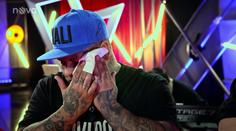 Schizofrenik Daniel ohromí Kaliho! Tvrdý rapper neudrží slzy