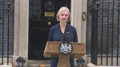 Britská premiérka oznámila rezignaci. Ve funkci vydržela 45 dní