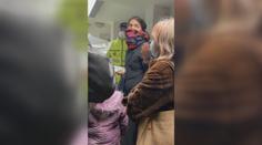 Úředníci nechali žadatele mrznout venku. Nakonec je vyhnala policie!