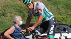 Saganův kolega odstoupil po těžké alergické reakci, píchla ho vosa