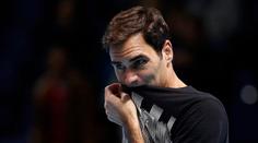 Šok na Turnaji mistrů: Federer prohrál, do finále jde Belgičan