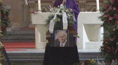 Jaromír Jágr se naposledy rozloučil se svým otcem. Nechyběl ani Plekanec