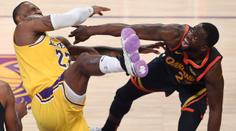 Skvělý LeBron zajistil Lakers play-off, Warriors musí ještě bojovat