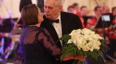 Prezident Zeman tančil i zpíval! Na ples zamířil premiér a ministři