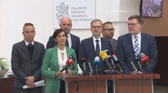 Tiskové konference poslaneckých klubů po přijetí úsporného balíčku