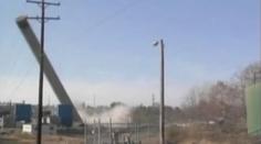 VIDEO: Nepovedená demolice! Ruiny zpřetrhaly dráty