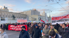 Ve Vídni protestovaly tisíce lidí. Vadí jim lockdown a povinné očkování