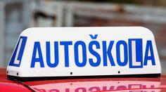 Divný režim v autoškolách: Učit sice můžou, řidičák si ale nikdo neudělá