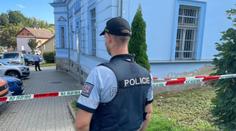 Vražda a sebevražda na Karlovarsku: Podezřelý se zastřelil za jízdy