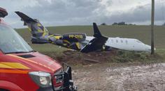 VIDEO: Přistání letadla se zvrtlo. Piloti ho nedokázali zabrzdit a sjelo z ranveje