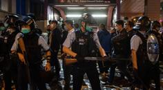 Násilné protesty v Hongkongu, vzduchem létaly zápalné lahve