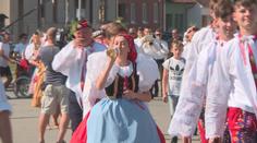 Obec poničená tornádem uspořádala vinobraní, vznikla i speciální edice vína