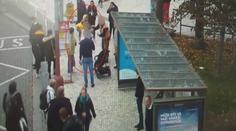 Při bitce někdo hodil dlažební kostku do kočárku! Policie už má podezřelého