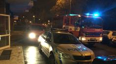 Opilá žena ulehla s cigaretou. Z hořící pohovky ji zachránili policisté