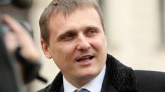 VV si volí nového šéfa. Johna nahradí v čele strany Bárta
