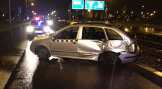 Při honičce s policisty naboural řidič šest aut. Pomohly až zbraně