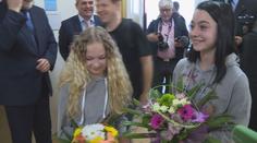 Školačky zachránily holčičku (2) z ledové řeky. Hřály ji vlastními těly