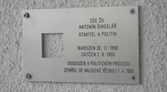 V Česku umístili dvě nové pamětní desky obětí komunistického režimu