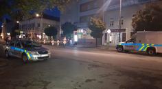 Dívka vypadla z okna školního hotelu! V nemocnici bojuje o život