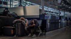 Místo moře vysedávání na letišti. Přes 100 Čechů čekalo na odlet 24 hodin