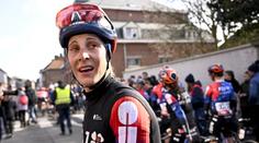 Salto smrti. Slavná cyklistka zažila hororový pád, nevyvázla bez potíží